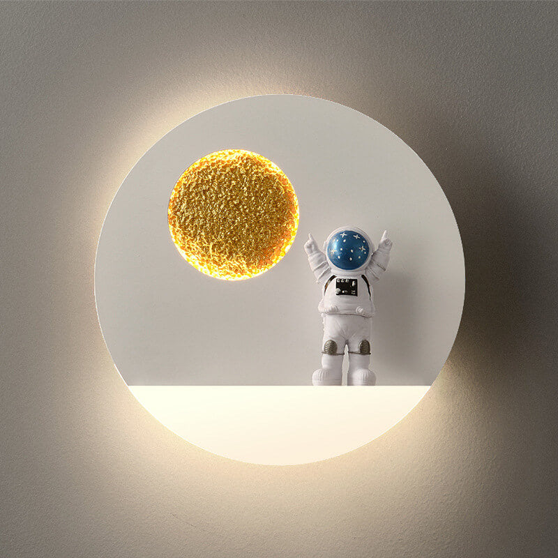 Hedendaagse creatieve ijzerhars ronde astronaut LED wandlamp voor slaapkamer
