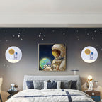 Hedendaagse creatieve ijzerhars ronde astronaut LED wandlamp voor slaapkamer