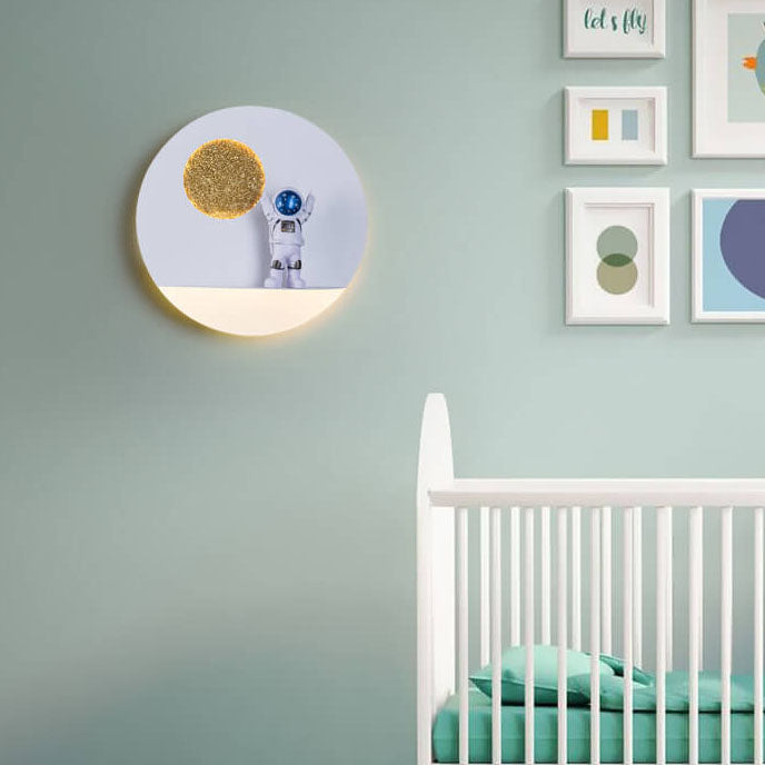 Hedendaagse creatieve ijzerhars ronde astronaut LED wandlamp voor slaapkamer