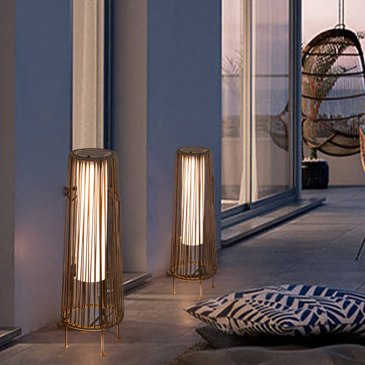 Moderne Minimalistische Solar Waterdichte Ronde Verticale Trekken Strepen IJzer Riet LED Staande Vloerlamp Voor Buiten Terras