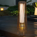 Moderne Minimalistische Solar Waterdichte Ronde Verticale Trekken Strepen IJzer Riet LED Staande Vloerlamp Voor Buiten Terras