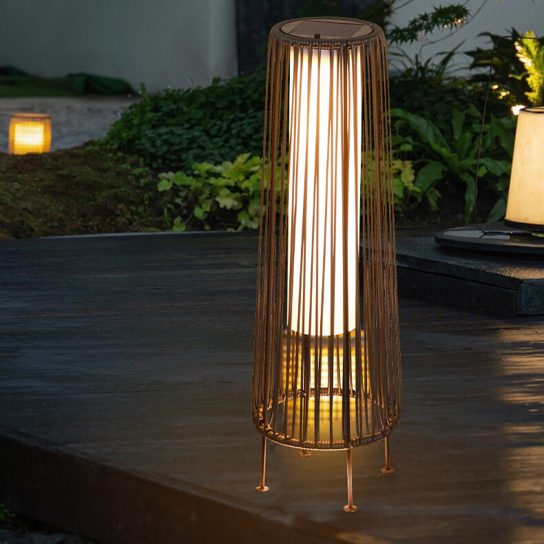 Moderne Minimalistische Solar Waterdichte Ronde Verticale Trekken Strepen IJzer Riet LED Staande Vloerlamp Voor Buiten Terras