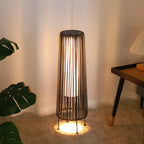 Moderne Minimalistische Solar Waterdichte Ronde Verticale Trekken Strepen IJzer Riet LED Staande Vloerlamp Voor Buiten Terras