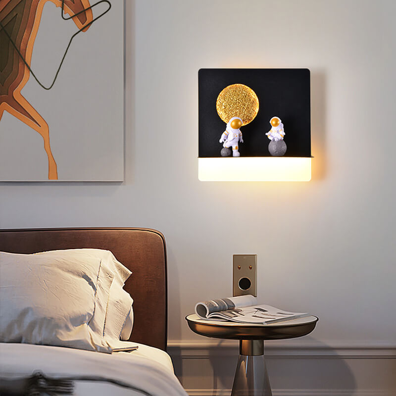 Hedendaagse creatieve ijzerhars ronde astronaut LED wandlamp voor slaapkamer