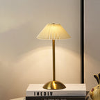 Hedendaagse Scandinavische oplaadbare strijkijzer stof conisch gevouwen LED tafel lamp voor nachtkastje