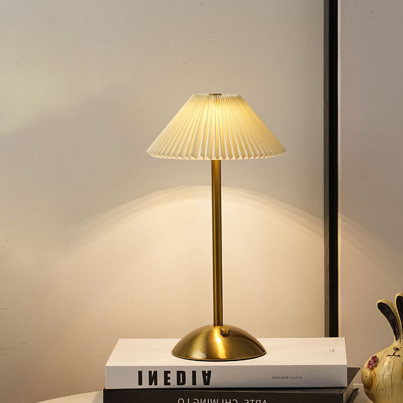 Hedendaagse Scandinavische oplaadbare strijkijzer stof conisch gevouwen LED tafel lamp voor nachtkastje