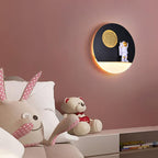 Hedendaagse creatieve ijzerhars ronde astronaut LED wandlamp voor slaapkamer