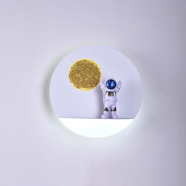 Hedendaagse creatieve ijzerhars ronde astronaut LED wandlamp voor slaapkamer