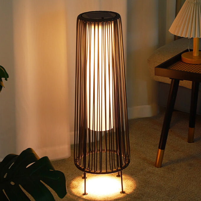 Moderne Minimalistische Solar Waterdichte Ronde Verticale Trekken Strepen IJzer Riet LED Staande Vloerlamp Voor Buiten Terras