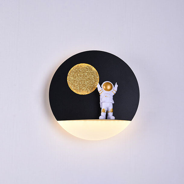 Hedendaagse creatieve ijzerhars ronde astronaut LED wandlamp voor slaapkamer