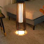 Moderne Minimalistische Solar Waterdichte Ronde Verticale Trekken Strepen IJzer Riet LED Staande Vloerlamp Voor Buiten Terras