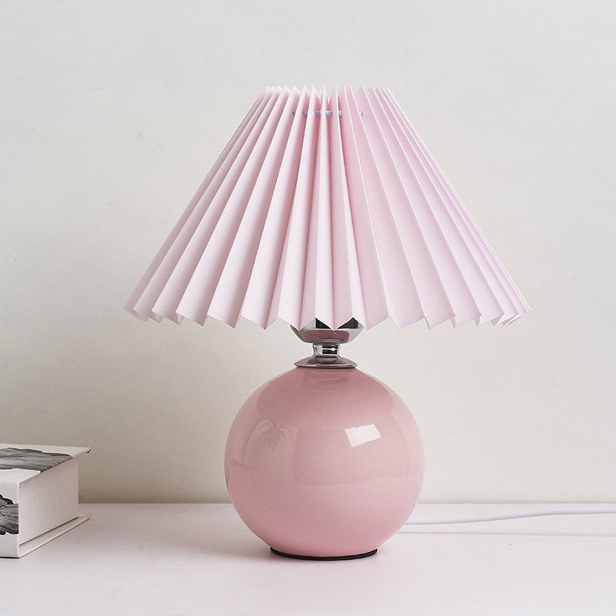 Noordse minimalistische 1-lamp tafellamp van keramiek met plooien