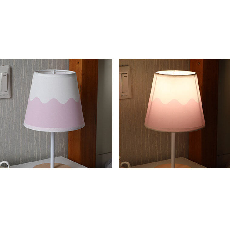 Noordse Vintage Stoffkegel Massief Hout LED Tafel lamp