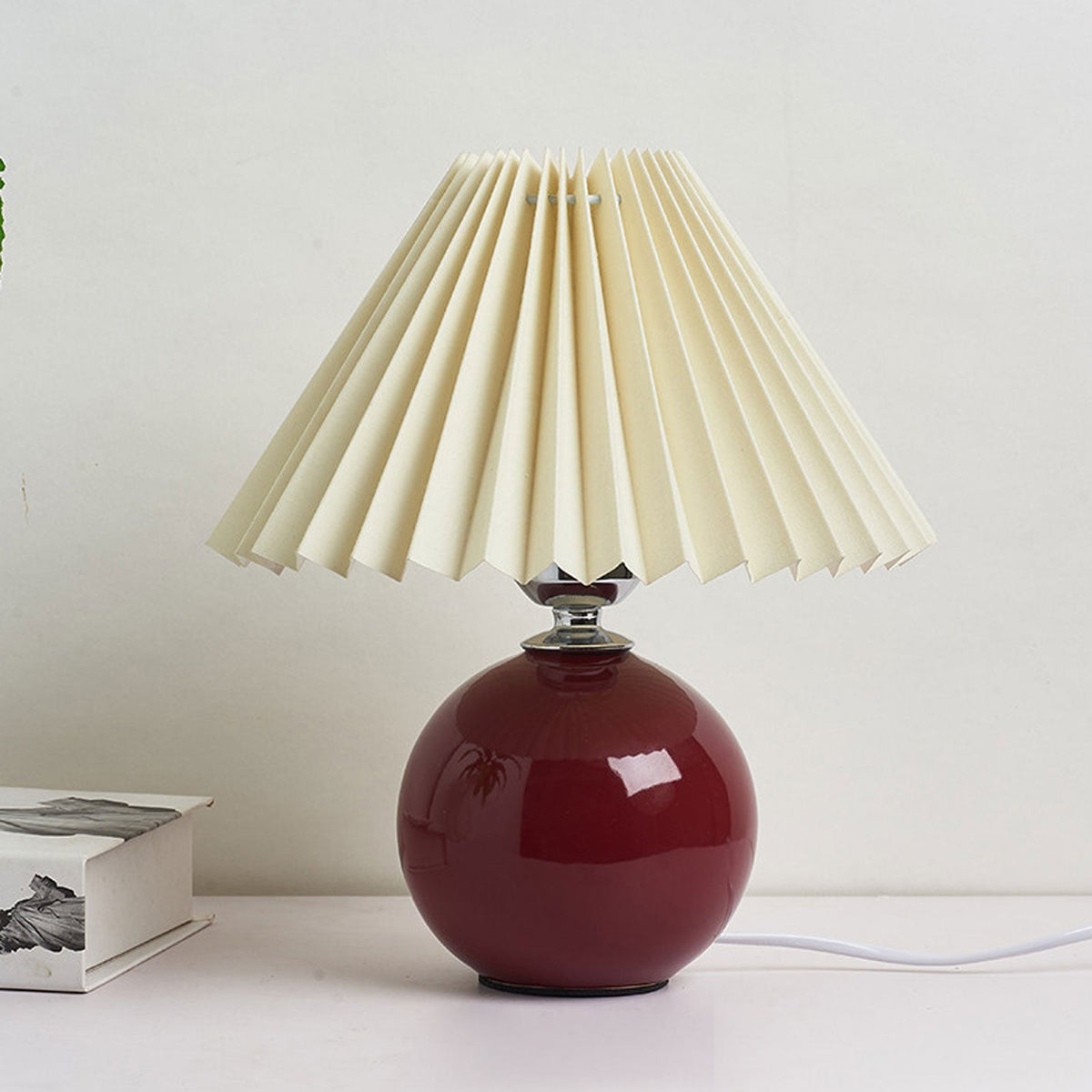Noordse minimalistische 1-lamp tafellamp van keramiek met plooien