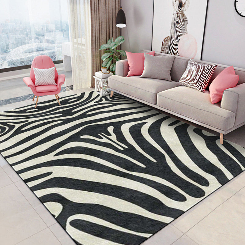 Contemporary Zebra Stripe Vloerkleed Zwart en Wit Polyester Vloerkleed Machinewasbaar Antislip Vloerkleed voor de Slaapkamer