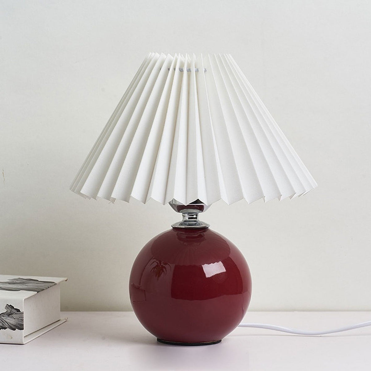 Noordse minimalistische 1-lamp tafellamp van keramiek met plooien