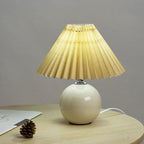 Noordse minimalistische 1-lamp tafellamp van keramiek met plooien