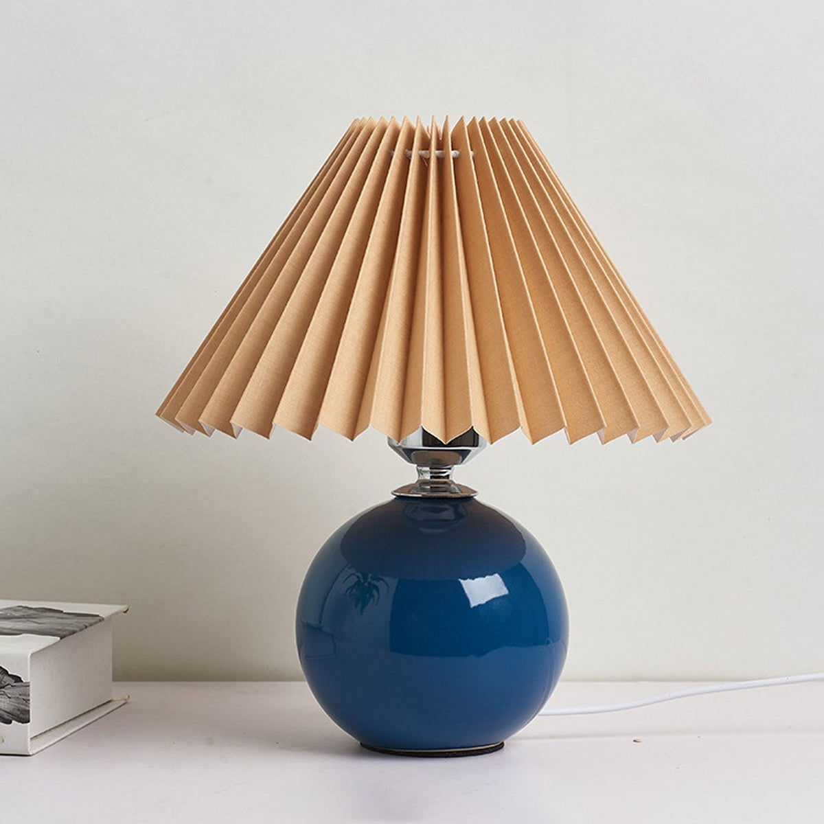 Noordse minimalistische 1-lamp tafellamp van keramiek met plooien
