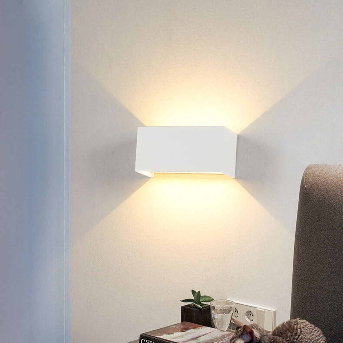 Moderne waterdichte rechthoekige LED-wandlamp voor de buitenruimte met verlichting naar boven en beneden