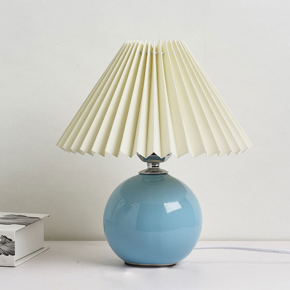 Noordse minimalistische 1-lamp tafellamp van keramiek met plooien