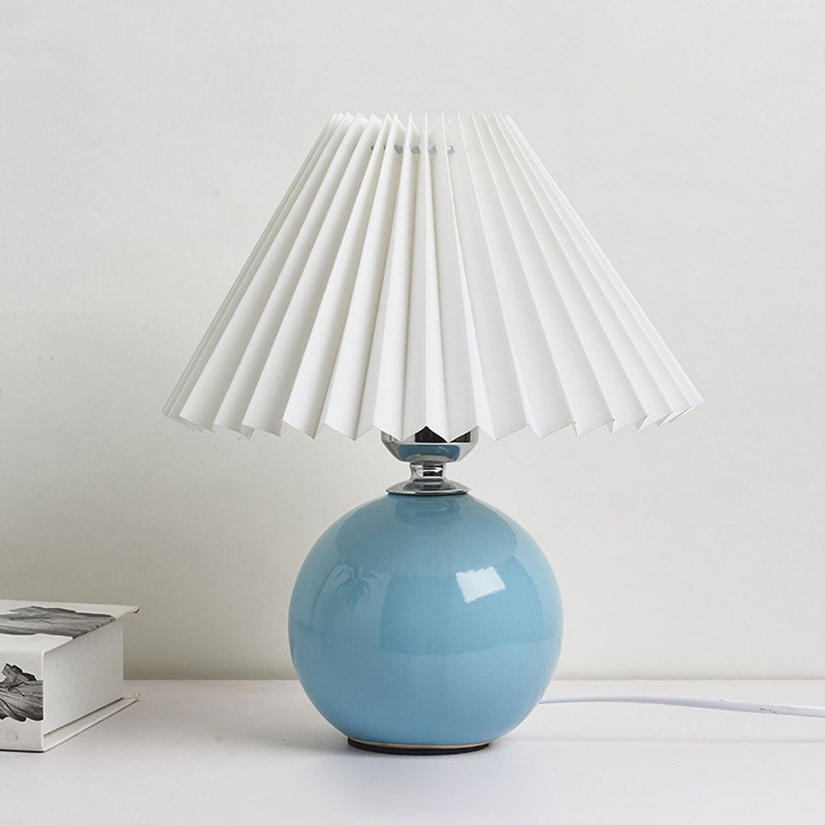 Noordse minimalistische 1-lamp tafellamp van keramiek met plooien