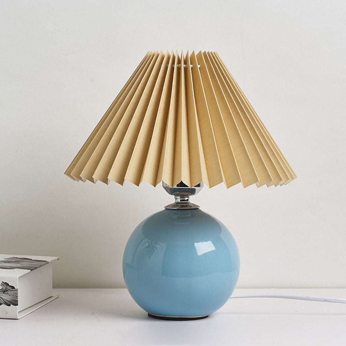 Noordse minimalistische 1-lamp tafellamp van keramiek met plooien