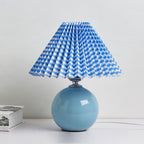 Noordse minimalistische 1-lamp tafellamp van keramiek met plooien