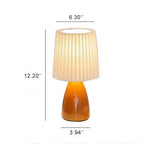 Scandinavische retro tafellamp met gevouwen kap en glazen voet