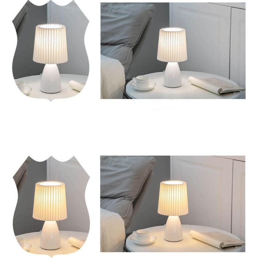 Scandinavische retro tafellamp met gevouwen kap en glazen voet