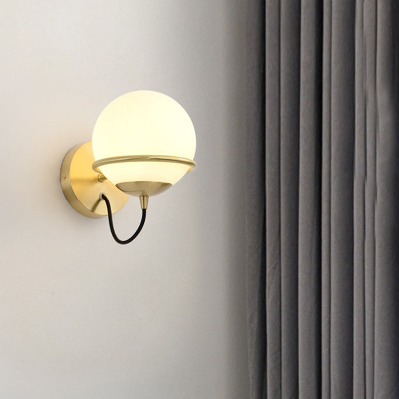 1 Hoofd Nachtkastje Wandlamp moderne messing wandverlichting met globaal witte glazen kap