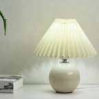 Noordse minimalistische 1-lamp tafellamp van keramiek met plooien