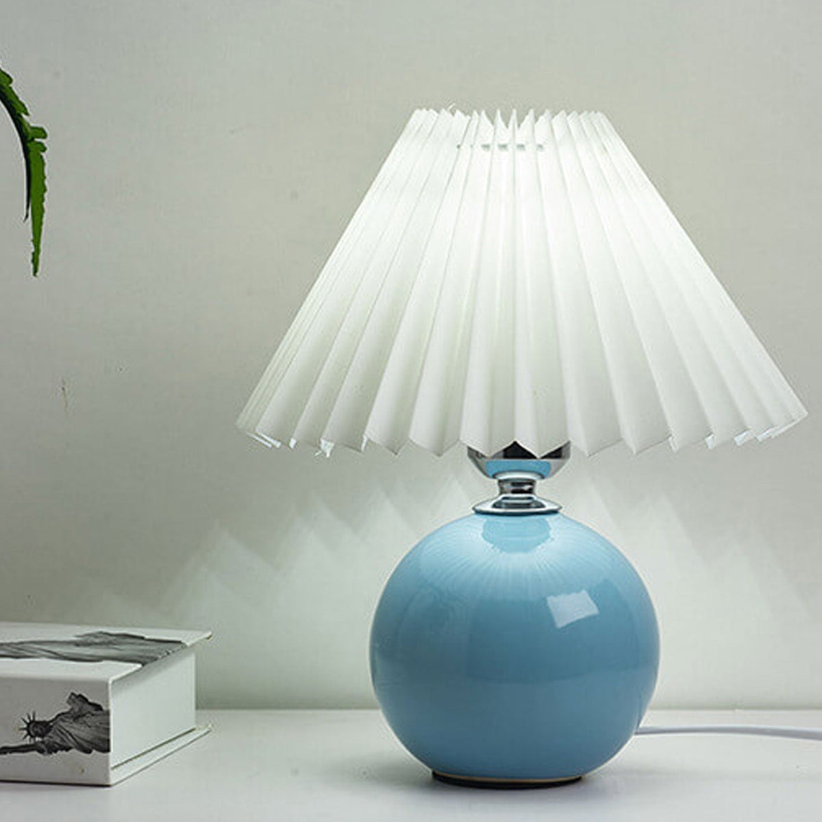 Noordse minimalistische 1-lamp tafellamp van keramiek met plooien
