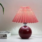 Noordse minimalistische 1-lamp tafellamp van keramiek met plooien