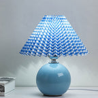 Noordse minimalistische 1-lamp tafellamp van keramiek met plooien