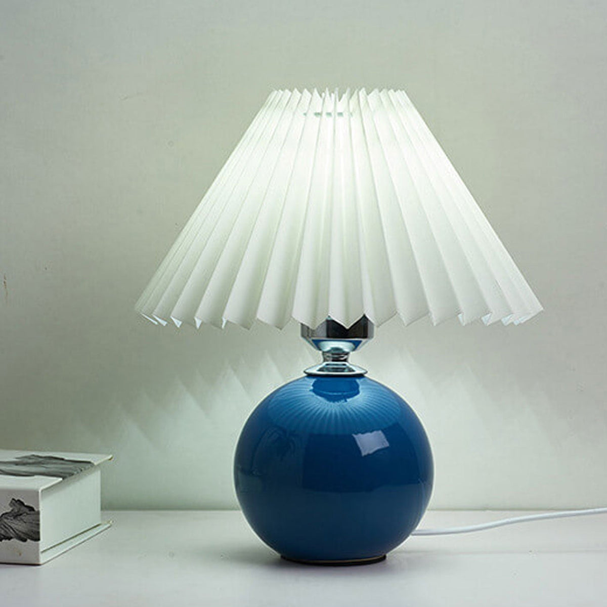 Noordse minimalistische 1-lamp tafellamp van keramiek met plooien