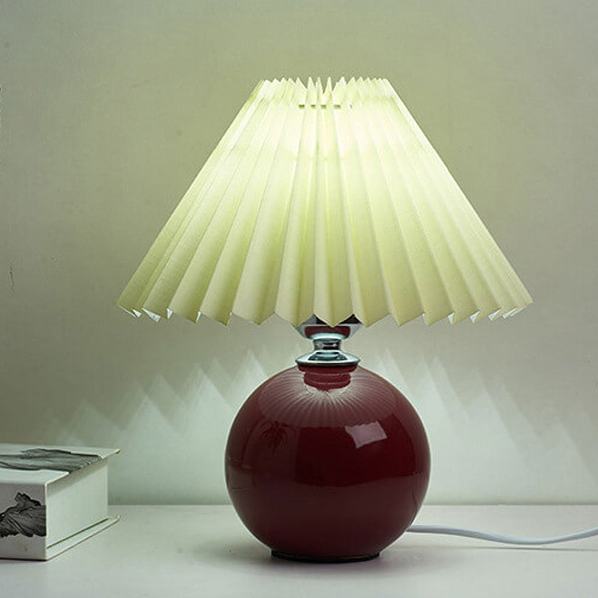Noordse minimalistische 1-lamp tafellamp van keramiek met plooien