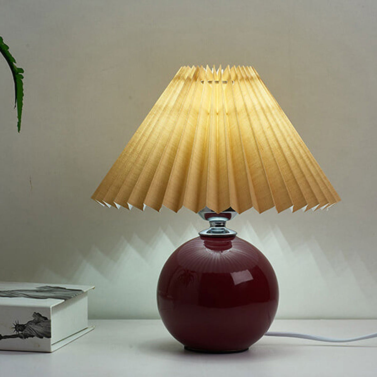 Noordse minimalistische 1-lamp tafellamp van keramiek met plooien