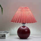 Noordse minimalistische 1-lamp tafellamp van keramiek met plooien