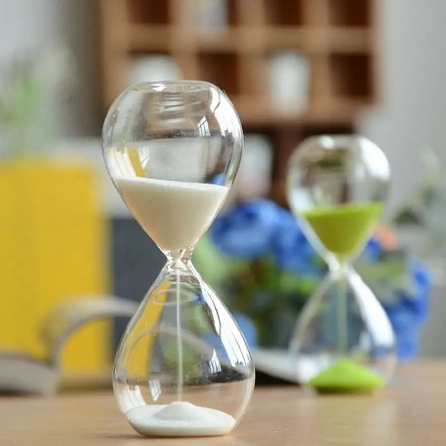 Creatieve transparante zandloper gemaakt van glas