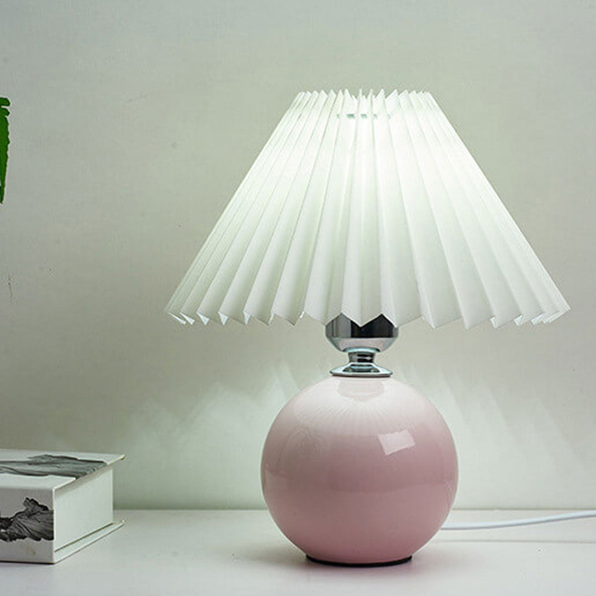 Noordse minimalistische 1-lamp tafellamp van keramiek met plooien