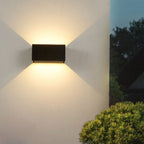 Moderne waterdichte rechthoekige LED-wandlamp voor de buitenruimte met verlichting naar boven en beneden