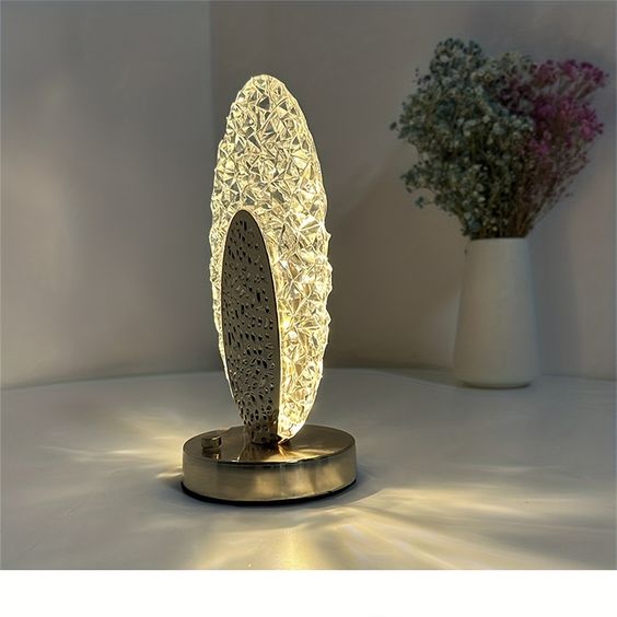 Moderne & Luxueuze Pauwen-Tafellamp - CrystalGlow