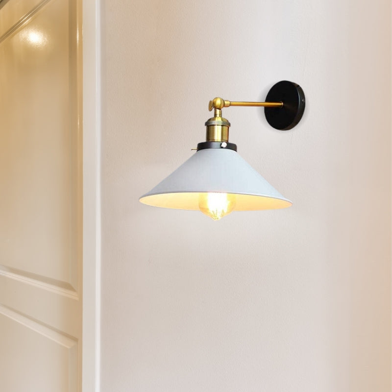 Witte industriële vintage wandlamp