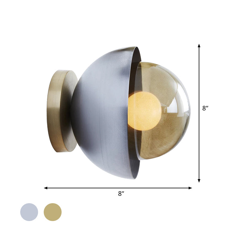Metallische Halvemaan Wandlamp Modernist 1-Lampen Messing/Chroom Wandlamp met Orb Tan Glas-Scherm voor Gang