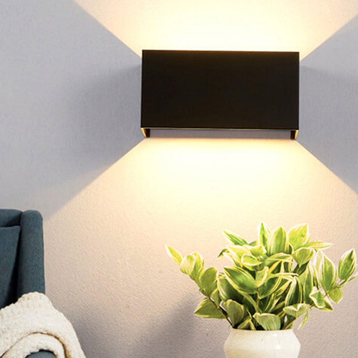 Moderne waterdichte rechthoekige LED-wandlamp voor de buitenruimte met verlichting naar boven en beneden