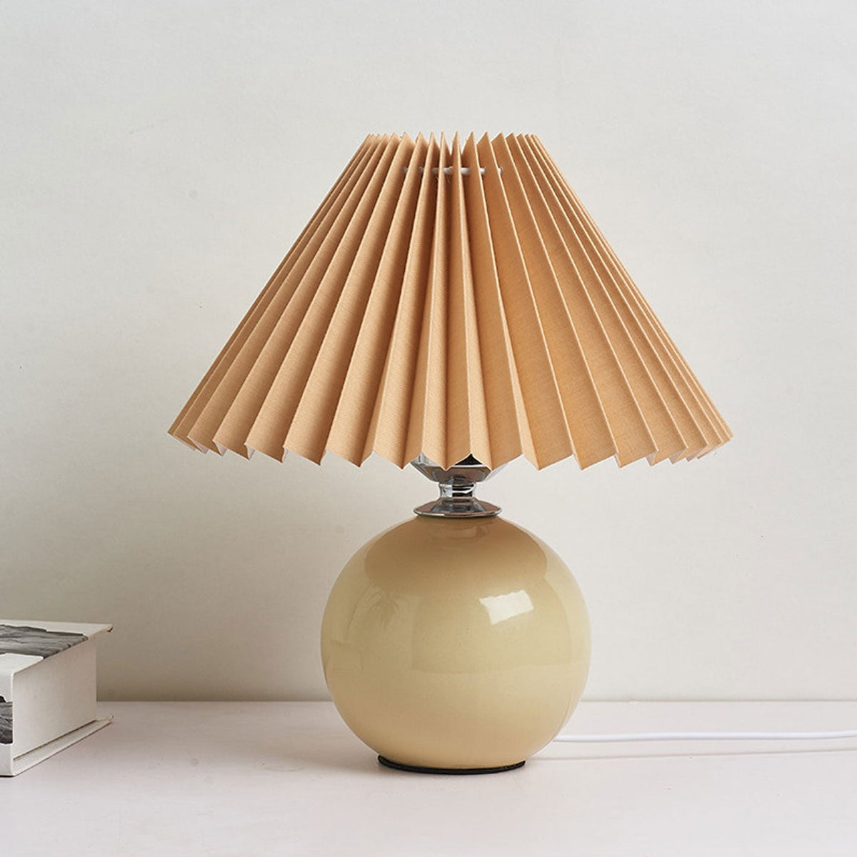 Noordse minimalistische 1-lamp tafellamp van keramiek met plooien