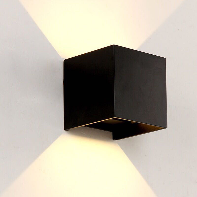 Moderne Minimalistische Waterdichte Kubus Boven Onder Aluminium Glas Inductie LED Wandlampen Voor Slaapkamer