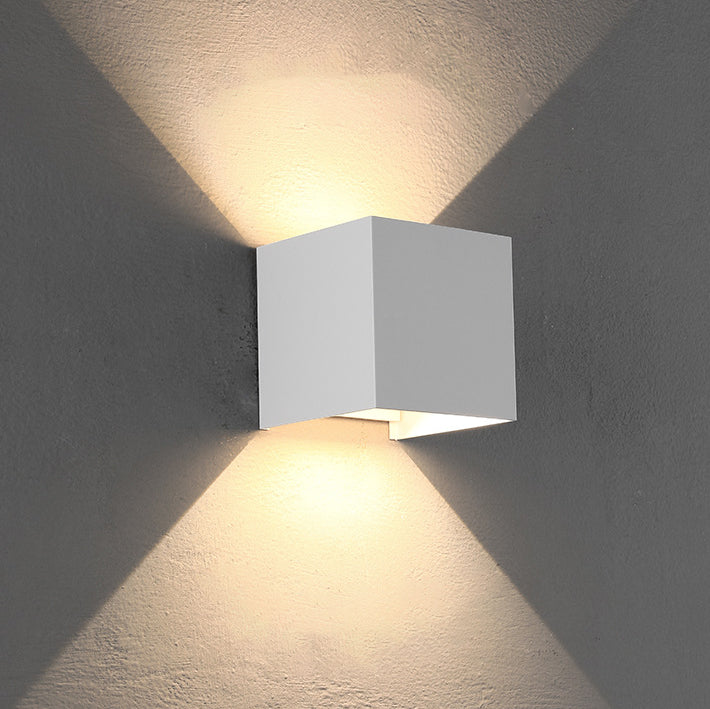 Moderne Minimalistische Waterdichte Kubus Boven Onder Aluminium Glas Inductie LED Wandlampen Voor Slaapkamer