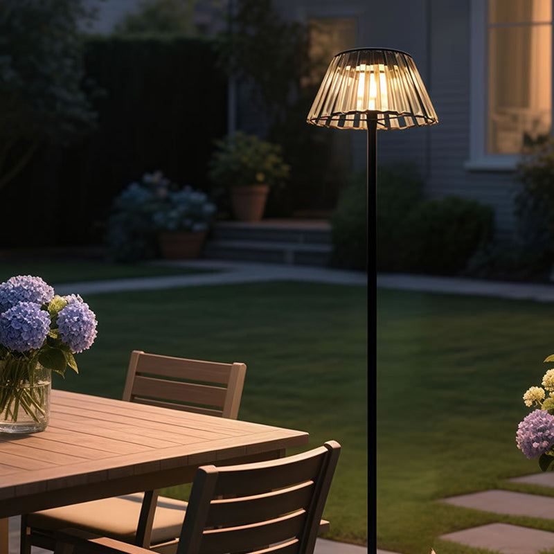 hedendaagse industriële waterdichte zonne-USB ijzer glazen buiten LED vloerlamp voor tuin