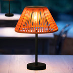 Traditionele boerderij waterdichte op zonne-energie oplaadbare Weaving Gum Rattan ijzeren conische LED buiten tafel lamp voor tuin